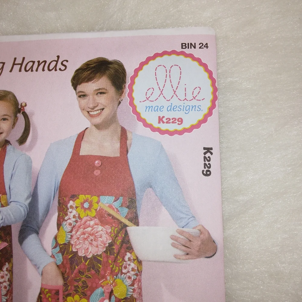 Kwik Sew K229 Aprins for adukt, child, American Girl Doll